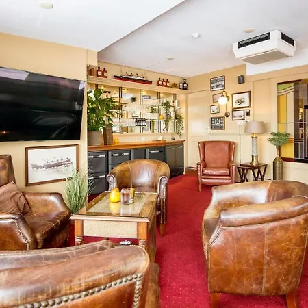 Hotell Strandhotel De Vassy 3*