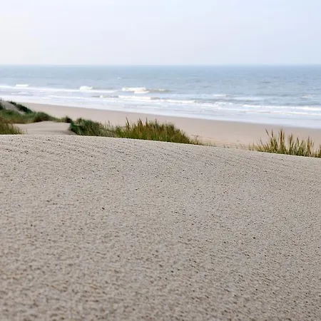 מלון Strandhotel De Vassy