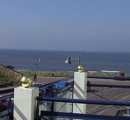 Strandhotel De Vassy מלון 3*